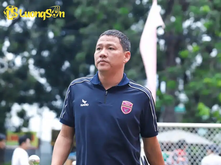 HLV Anh Đức chủ động nộp đơn xin từ chức sau thành tích kém cỏi