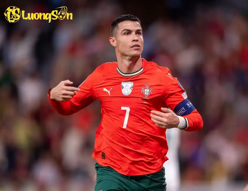 Ronaldo hiện là chân sút có nhiều bàn thắng nhất trong lịch sử bóng đá