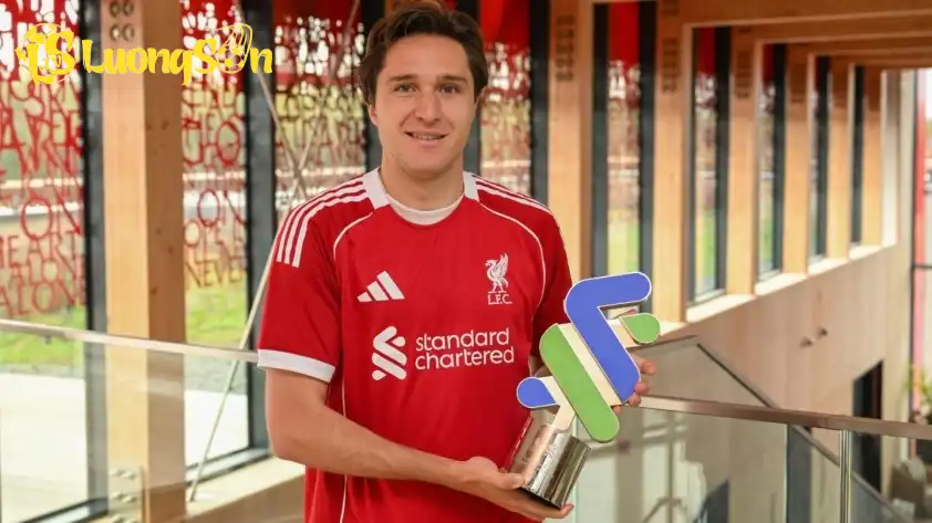 Chiesa là cầu thủ xuất sắc nhất tháng 9 của Liverpool