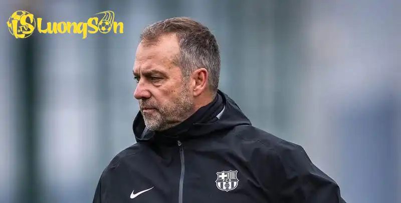 Flick cần học hỏi PSG?