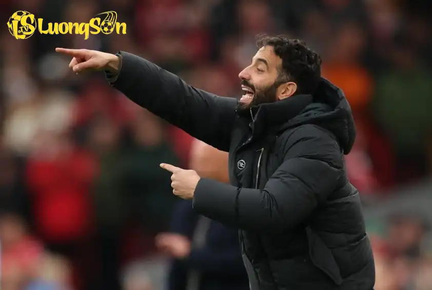 MU nhiều khả năng sẽ đôn các cầu thủ trẻ từ học viện lên đội 1 trong thời gian tới.